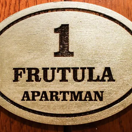 Apartments Frutula ザダル